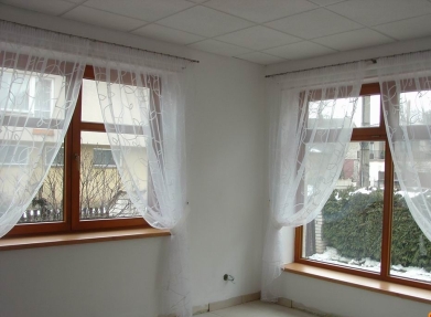 záclony vypustite alebo okná zakryte len málo; zdroj: zaclona.cz