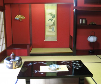V japonských interiéroch kontrastuje najmä červená, čierna a biela farba. Autor: Tanaka Juuyoh