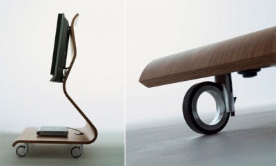 Veľmi netradičný TV stolík na kolieskach, zdroj: homedesignss.com