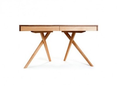Legs Crossed Desk / Kreatívny pracovný stôl 