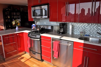 Kuchyňa v červenej farbe, zdroj: sarahackerman.com