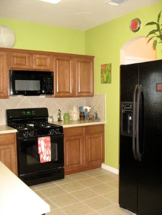 kuchyňa v studenej zelenej farbe; zdroj: flickr.com/S.