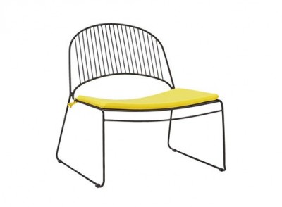 Drôtená stolička Humpback Lounge Chair – cb2.com