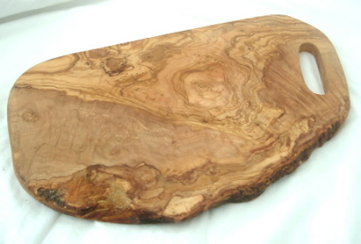 Jedinečným dizajnovým kúskom je nepravidelne tvarovaný lopárik z olivového dreva. Foto: Selma3/Flickr.com